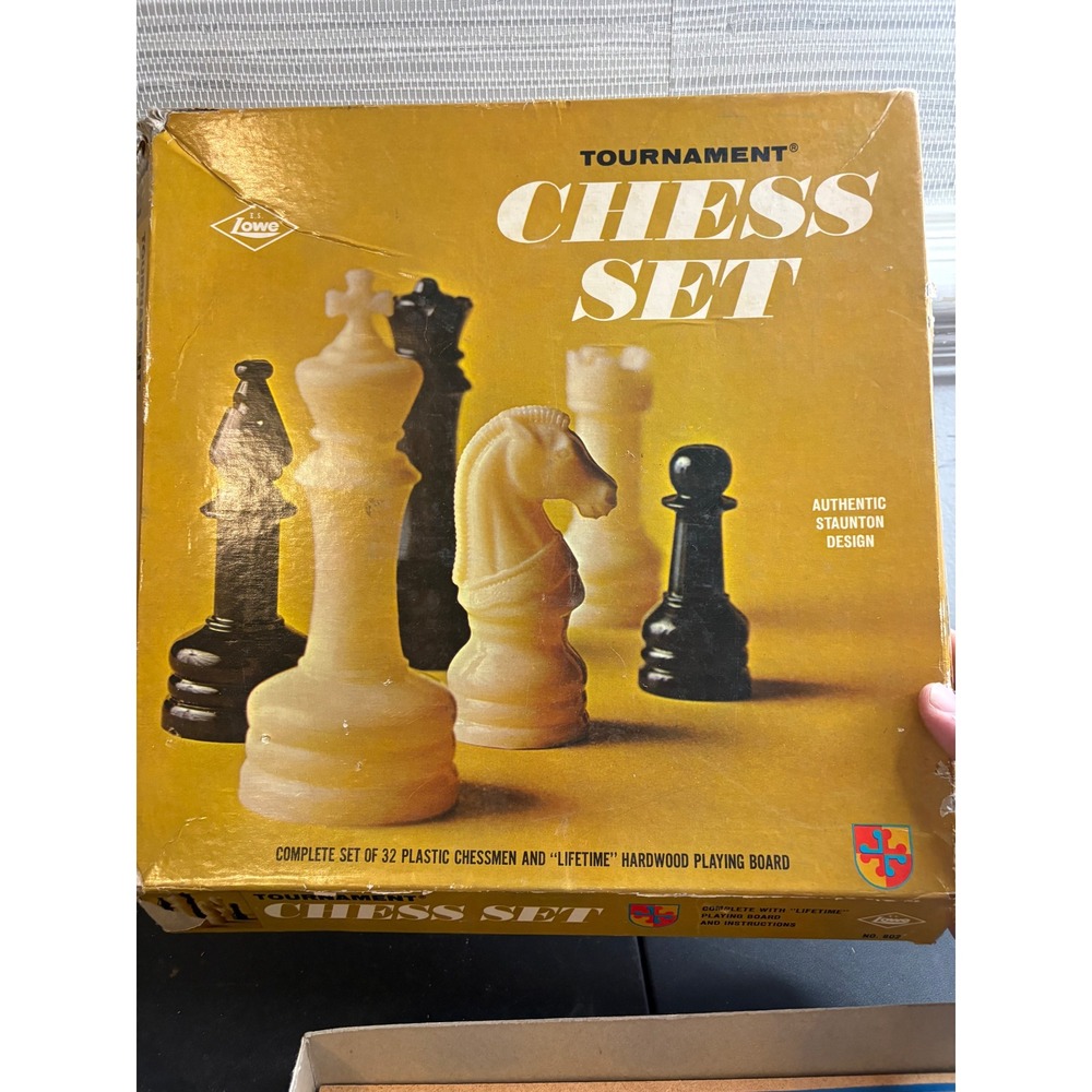 Vintage 1969 ES Lowe Tournament Chess Set No 802 Staunton Design Hardwood Board
